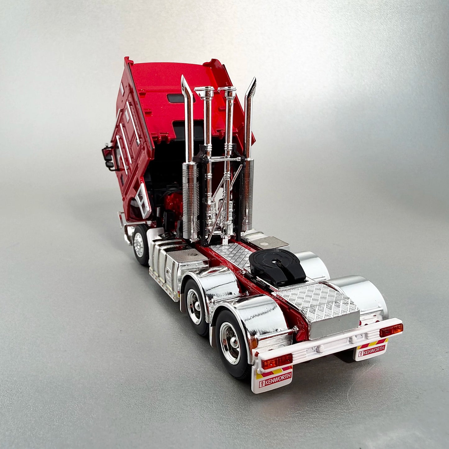 Diecast Alloy Model 1:64 Kenworth K200 Prime Mover